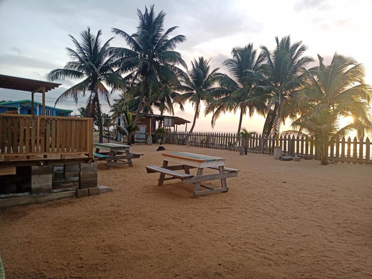 Pal'S On The Beach - Dangriga, Belize Kültér fotó