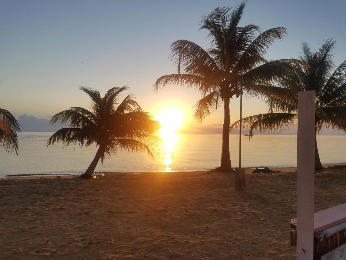 Pal'S On The Beach - Dangriga, Belize Kültér fotó