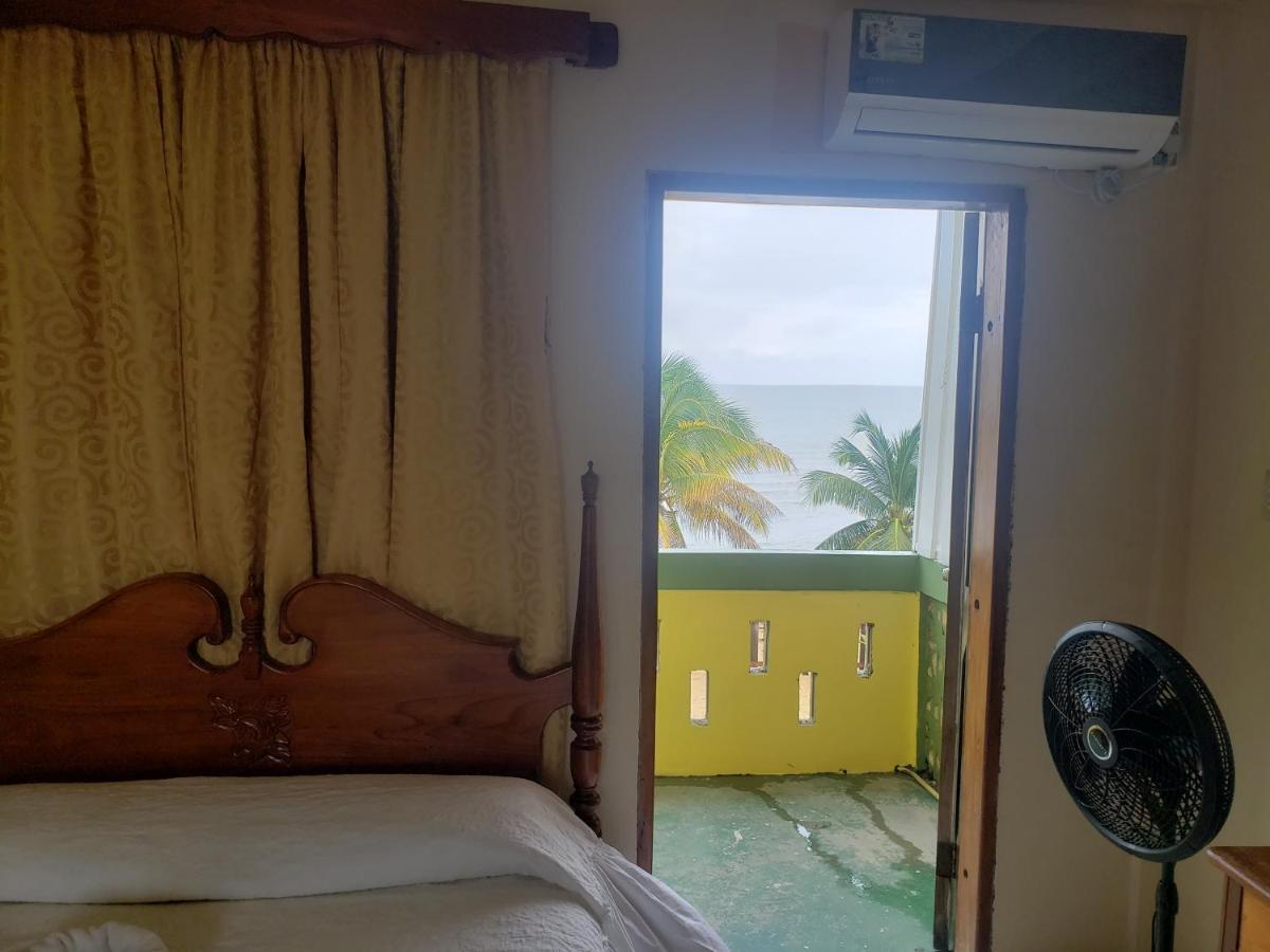 Pal'S On The Beach - Dangriga, Belize Kültér fotó